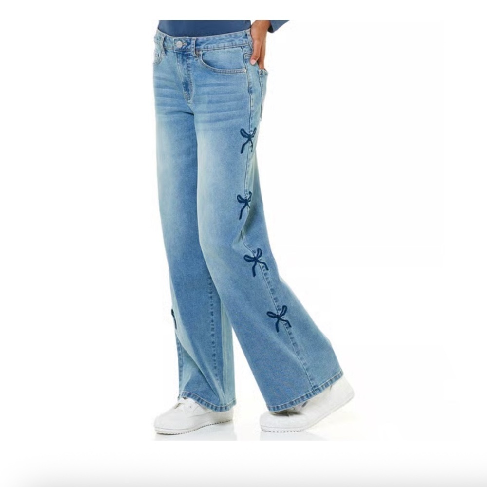 90s fit wide leg bow-embroidered jeans, size 30
